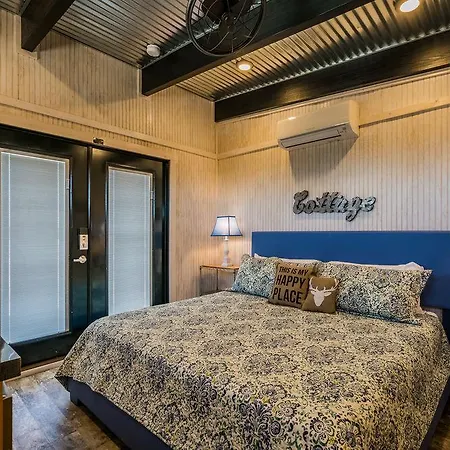 The Liney Moon Hotel